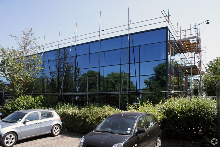 Apple Walk, Swindon for rent - Building Photo - Image 3 of 5