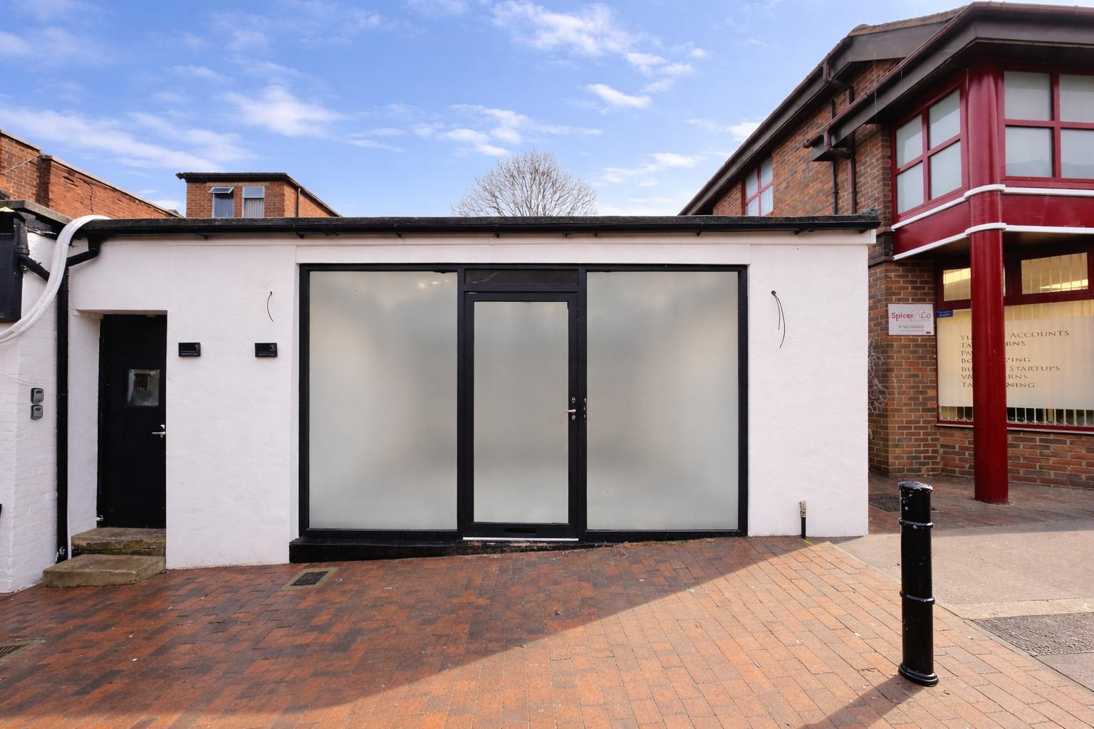 1-3 Eleanors Cross, Dunstable to rent Building Photo- Image 1 of 2