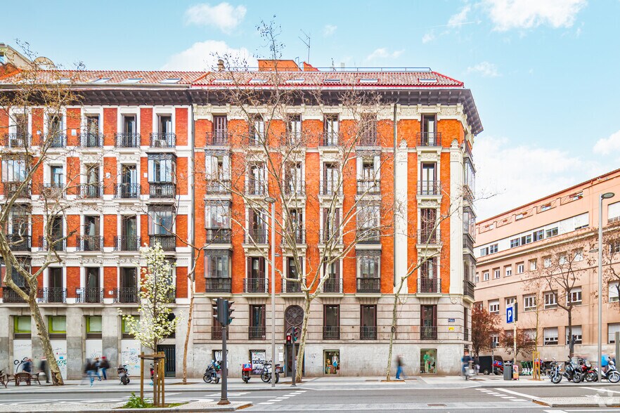 Office in Madrid, Madrid to rent - Building Photo - Image 3 of 5