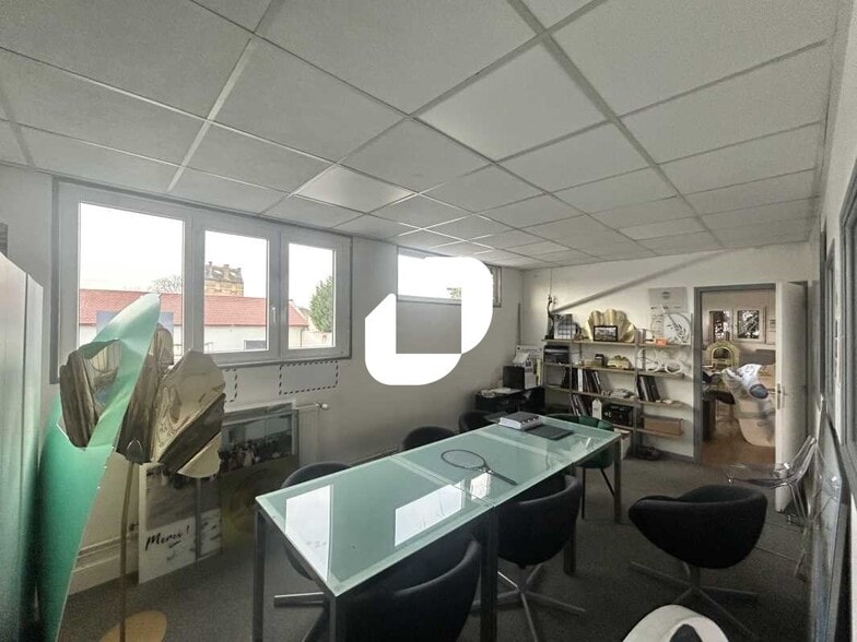 Light Industrial in Argenteuil to rent - Interior Photo - Image 1 of 10