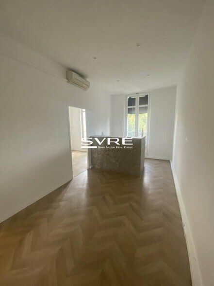 Office in Marseille to rent - Interior Photo - Image 2 of 9