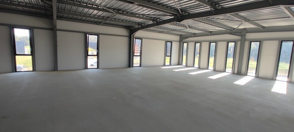 Office in Vaulx-Milieu to rent - Interior Photo - Image 3 of 3