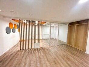 Retail in Barcelona, Barcelona to rent Interior Photo- Image 2 of 14