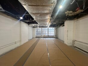 16 E 52nd St, New York, NY to rent Interior Photo- Image 2 of 7