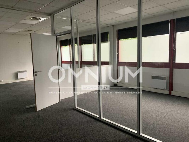 Office in Villeurbanne to rent - Interior Photo - Image 3 of 6