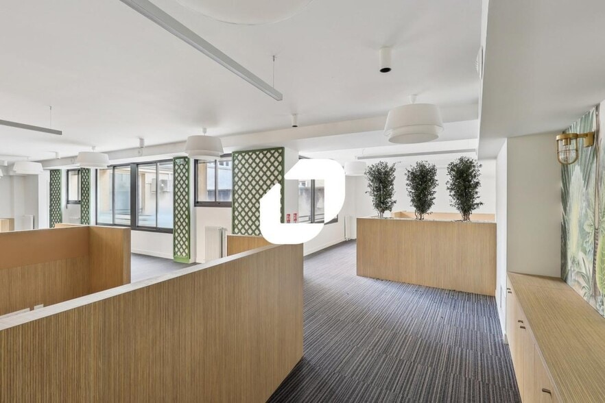 Office in Paris for sale - Interior Photo - Image 3 of 14