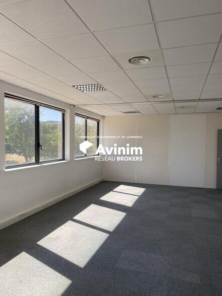 Light Industrial in Limonest for sale - Interior Photo - Image 3 of 8