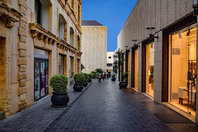 Retail in Senlis to rent - Building Photo - Image 2 of 17