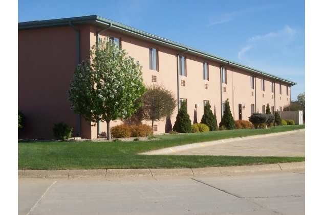 1401 N 2nd St, Cherokee, IA for sale - Primary Photo - Image 1 of 8