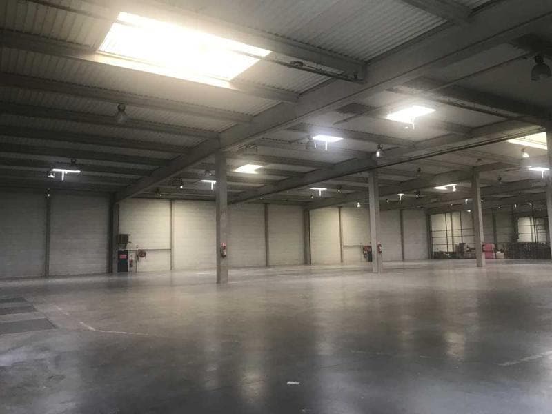 Industrial in Montigny-le-Bretonneux to rent Building Photo- Image 1 of 2