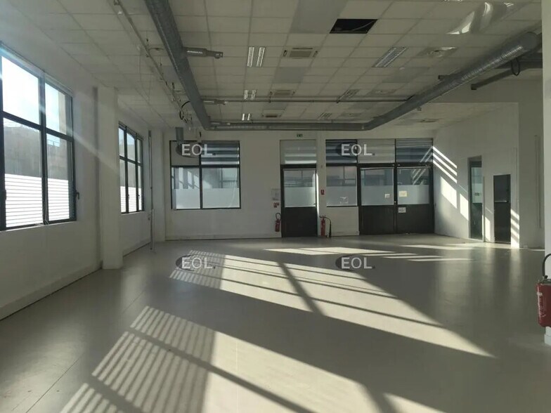 Light Industrial in Bagneux to rent - Interior Photo - Image 3 of 4