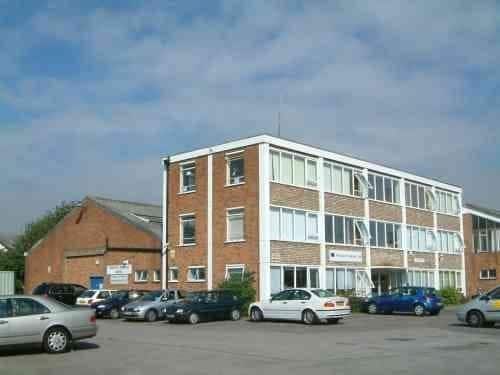 Armfield Clos, West Molesey to rent - Building Photo - Image 2 of 5