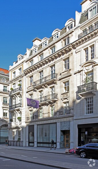 18-19 Pall Mall, London to rent - Building Photo - Image 3 of 14