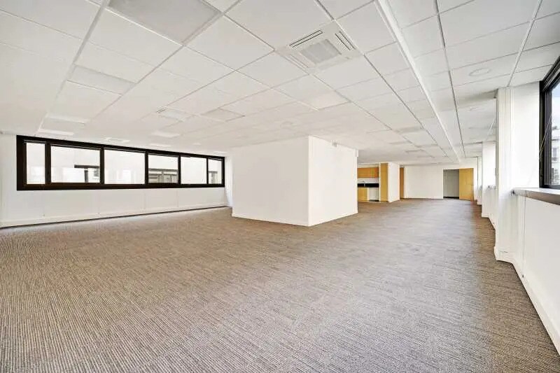 Office in Levallois-Perret to rent - Building Photo - Image 1 of 16