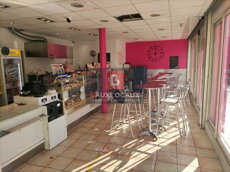 Retail in Salon-de-Provence for sale - Interior Photo - Image 2 of 4