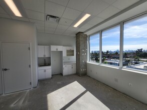 100 N Federal Hwy, Hallandale Beach, FL for rent Interior Photo- Image 2 of 5