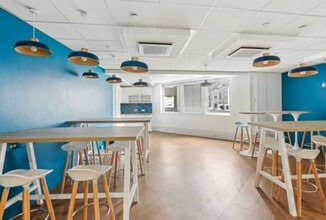 Office in Suresnes to rent Interior Photo- Image 2 of 11
