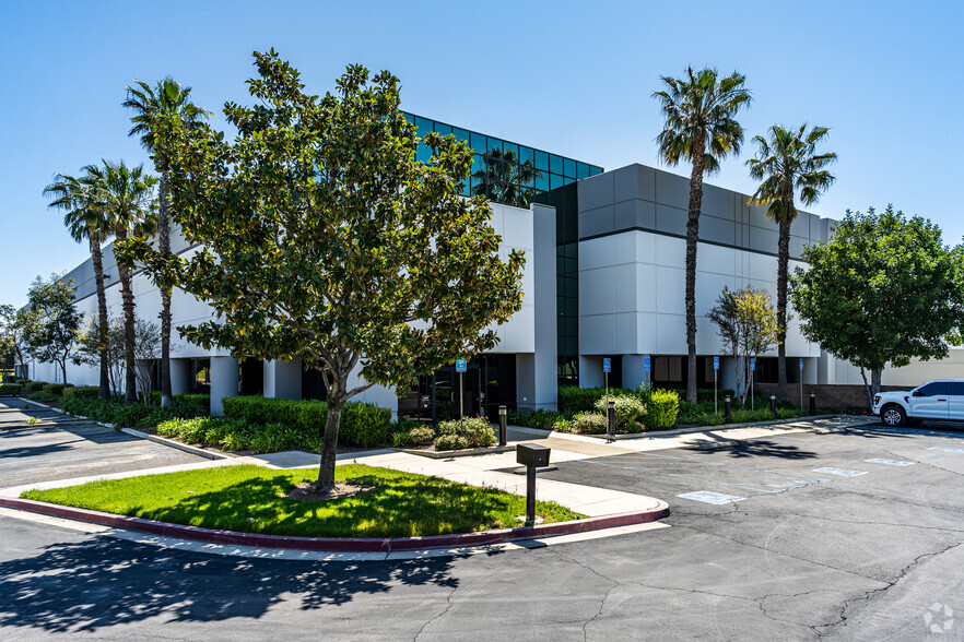 3950 Airport Dr, Ontario, CA for rent - Building Photo - Image 1 of 7