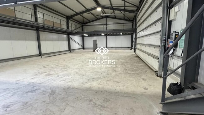 Vente Entrepôt 300 m²