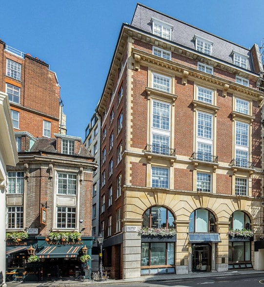 2 Queen Annes Gate Buildings, London to rent - Building Photo - Image 2 of 3