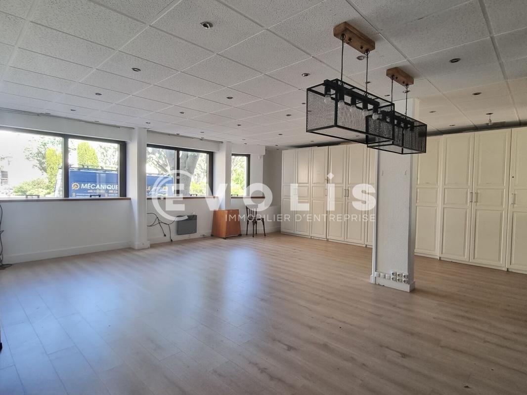 Office in Le Kremlin-Bicêtre for sale Interior Photo- Image 1 of 11
