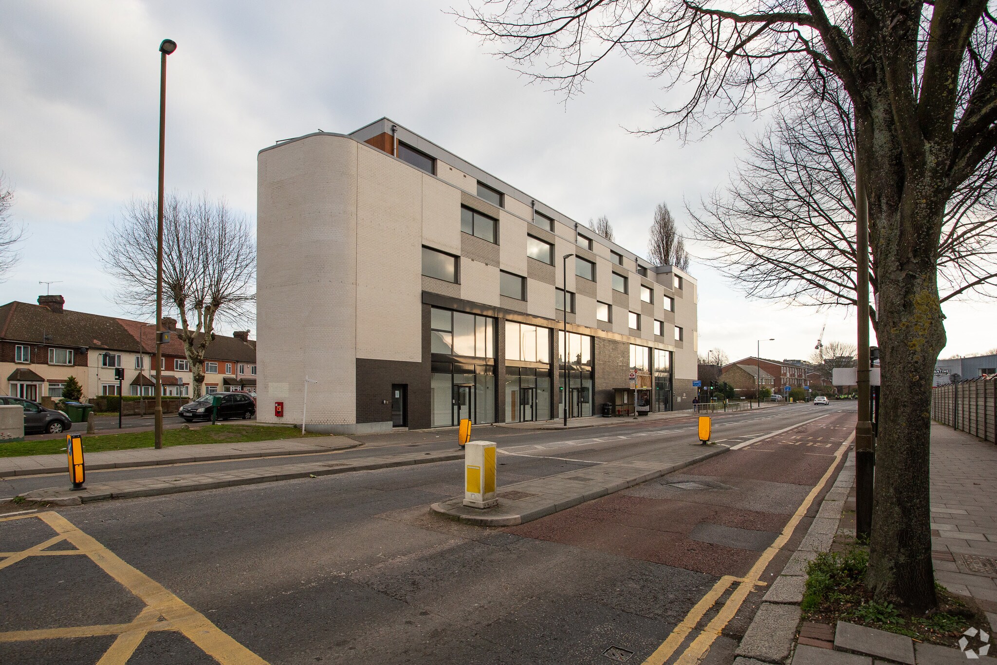 120 Blackwall Ln, London for sale Primary Photo- Image 1 of 1