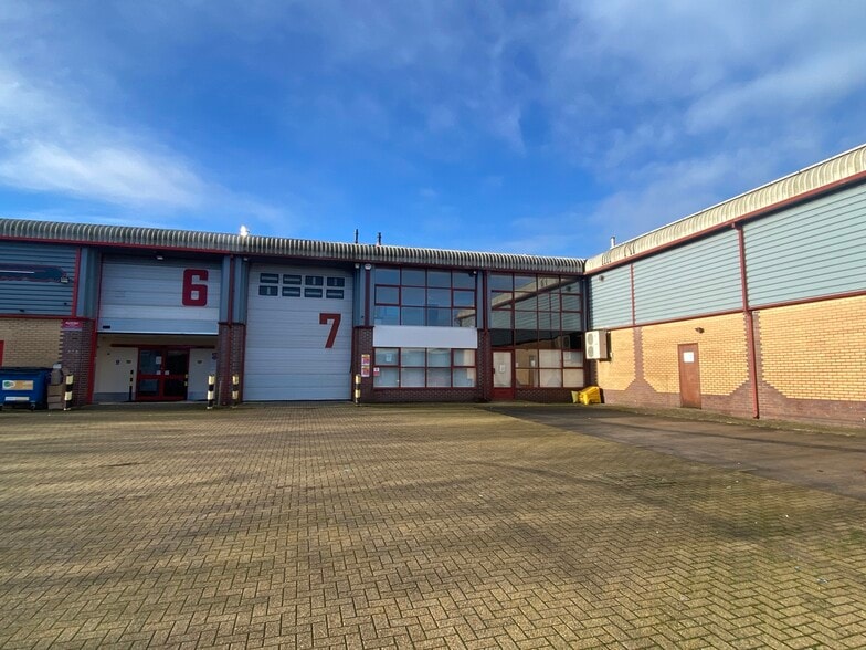Lysander Way, Salisbury to rent - Building Photo - Image 1 of 5