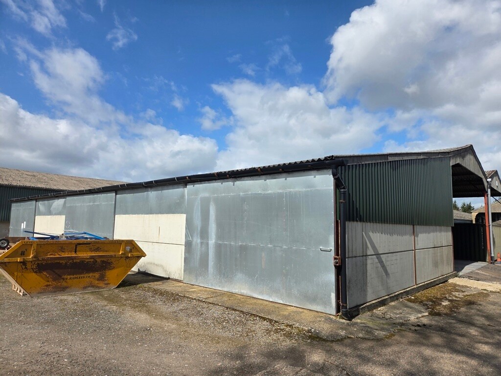 Oare, Cold Ash to rent Building Photo- Image 1 of 3