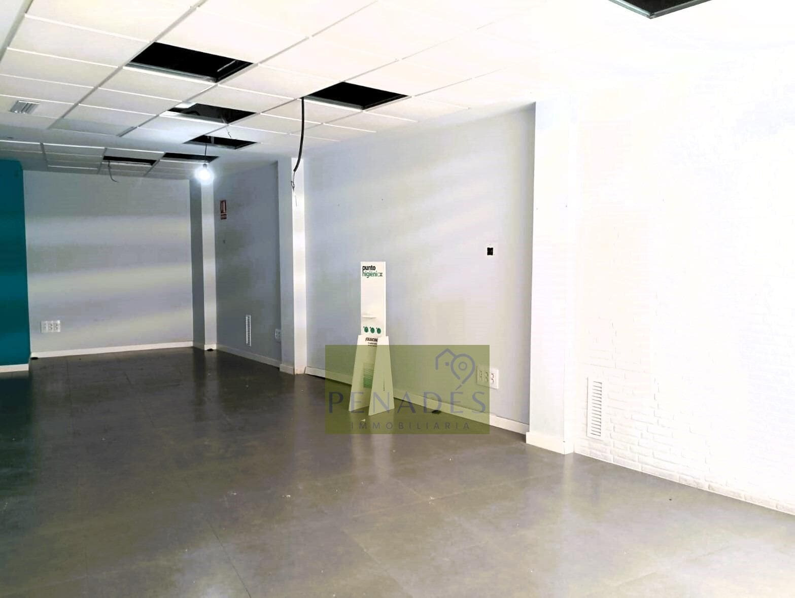 Retail in València to rent Building Photo- Image 1 of 13