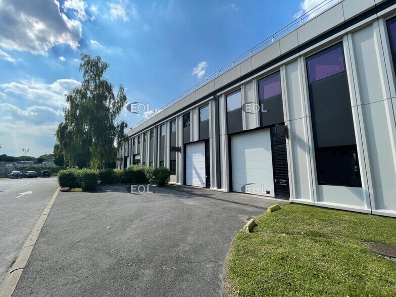 Light Industrial in Lognes to rent - Building Photo - Image 1 of 8