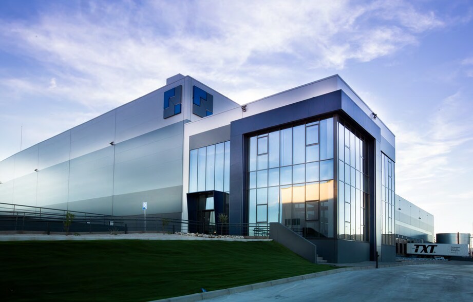 Polígono la Veredilla II, Illescas, Toledo to rent - Building Photo - Image 1 of 4