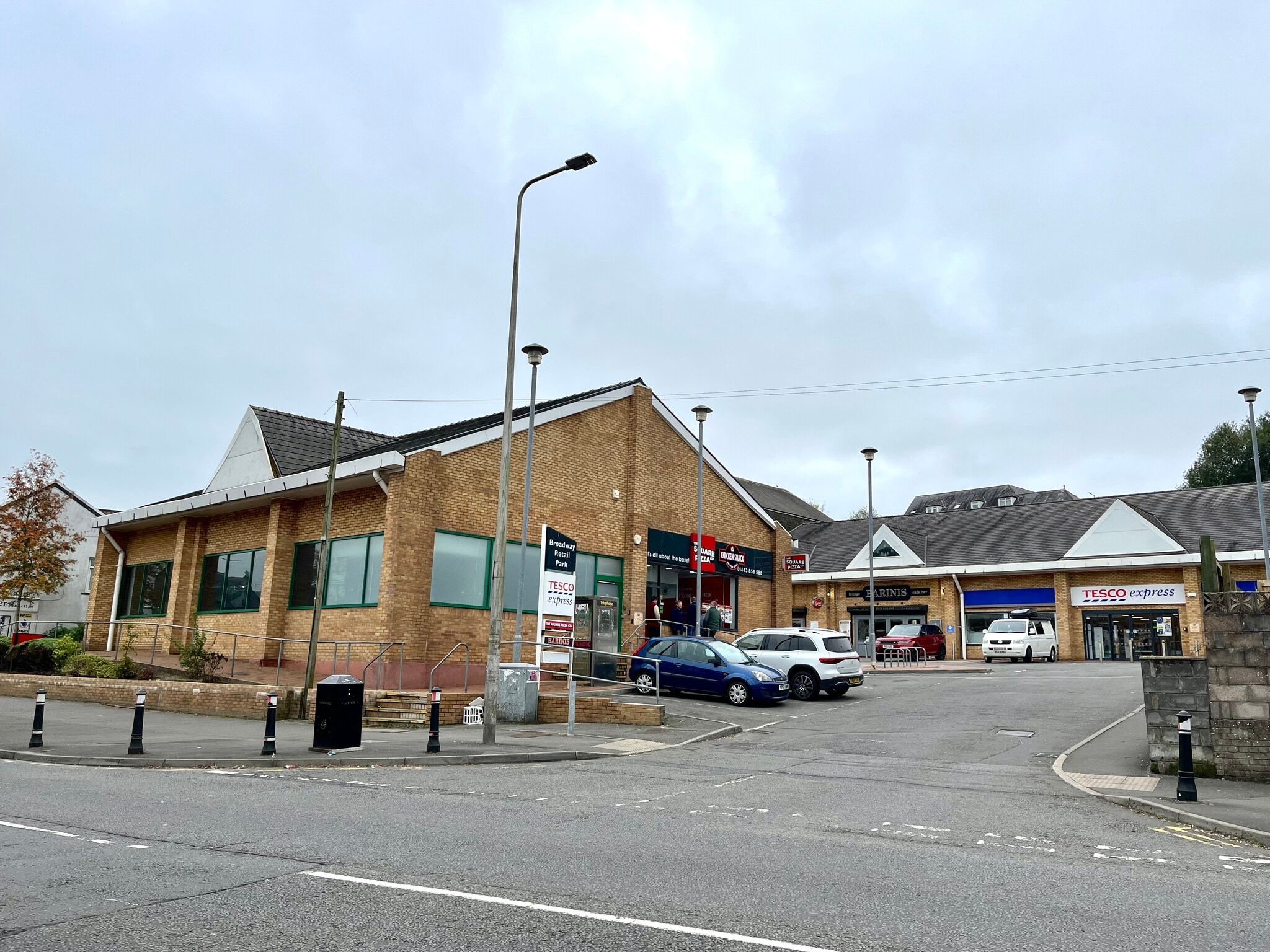 Broadway, Pontypridd to rent Building Photo- Image 1 of 14