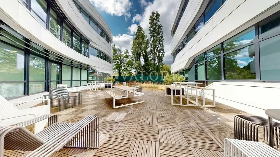 4 Chemin Du Tronchon, Champagne-au-Mont-d'Or to rent - Building Photo - Image 3 of 10