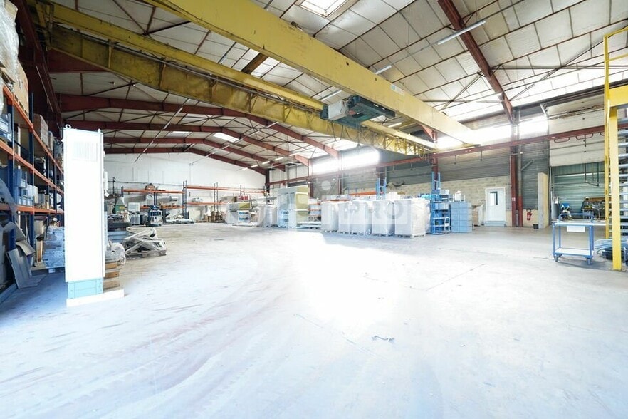 12 Chemin Des Lats, Messimy to rent - Building Photo - Image 2 of 11