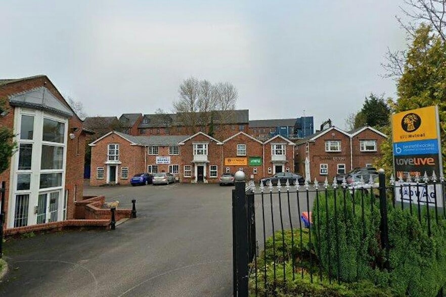 Maple Court, Macclesfield to rent - Building Photo - Image 1 of 4