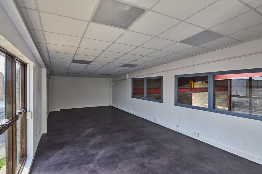 Light Industrial in Le Thillay to rent - Building Photo - Image 2 of 4