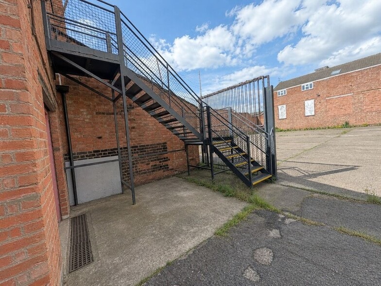 68 Linden St, Leicester to rent - Building Photo - Image 2 of 5