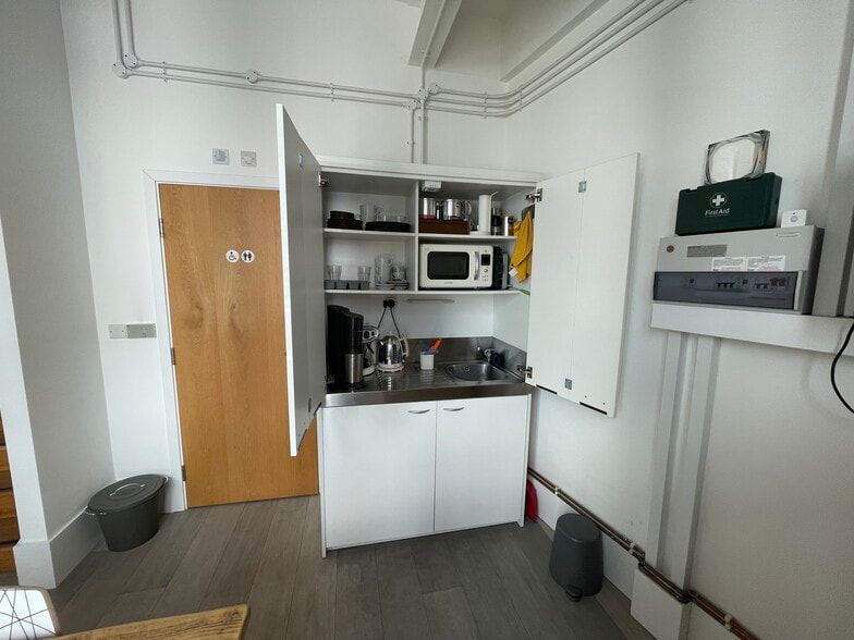 1-13 Lovibond Ln, London to rent - Interior Photo - Image 2 of 7