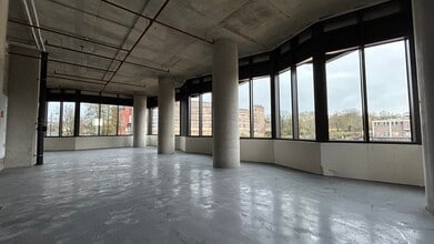 25 College Rd, Croydon to rent Interior Photo- Image 1 of 3