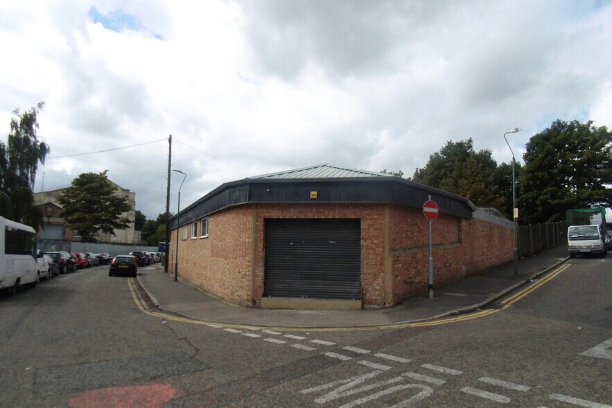 1A Sandcliff Rd, Erith for sale - Building Photo - Image 1 of 2