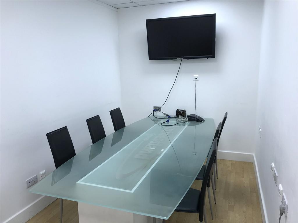 8 Madeira Ave, Leigh On Sea to rent Interior Photo- Image 1 of 3