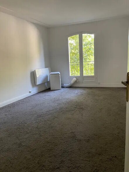 Office in Aix-en-Provence to rent - Building Photo - Image 3 of 7