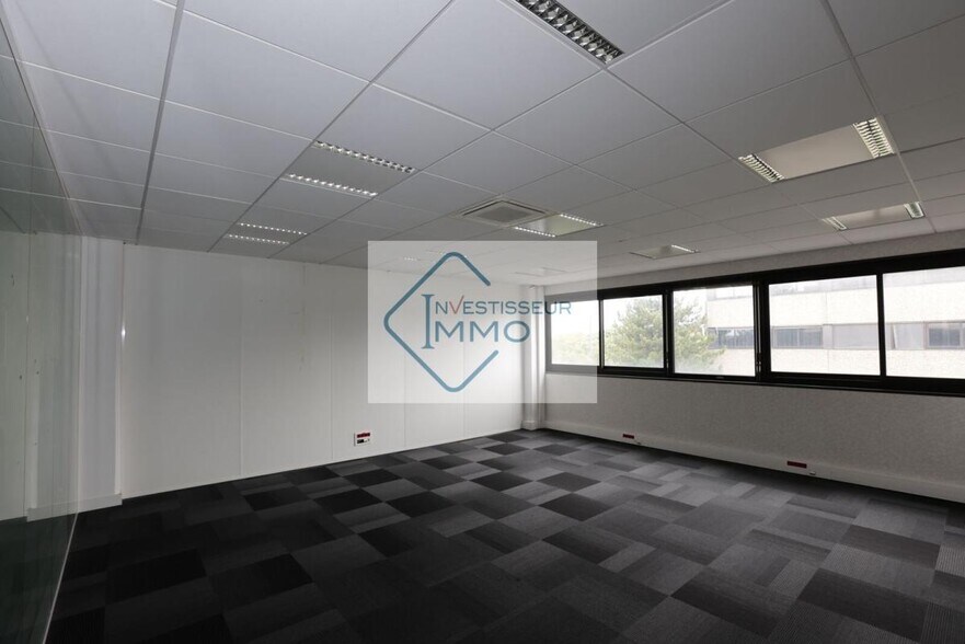 Office in Antony to rent - Interior Photo - Image 2 of 4