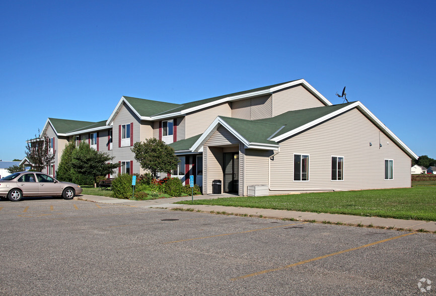 330 Main Ave E, Gaylord, MN for sale - Primary Photo - Image 1 of 1