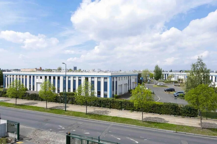 Light Industrial in Gennevilliers to rent - Building Photo - Image 3 of 10