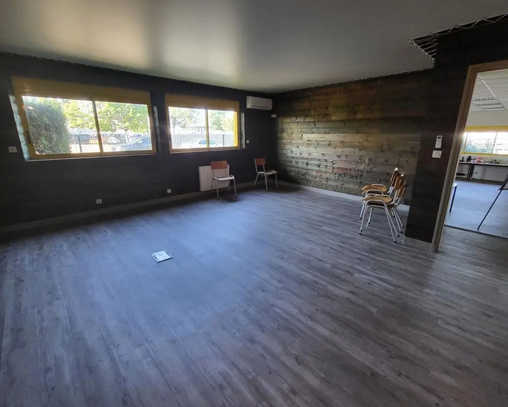Location Bureaux 105 m² - Photo 1