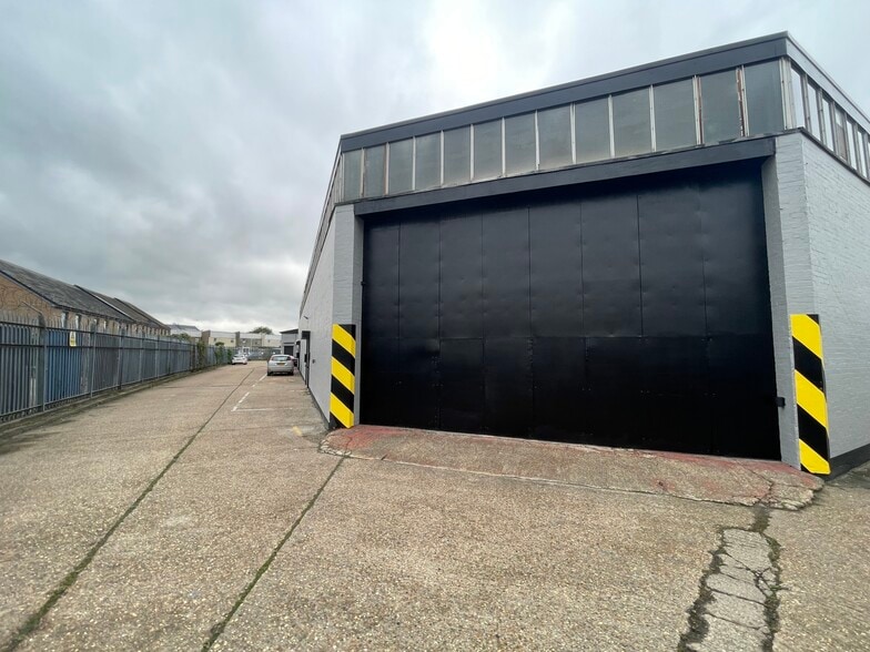 Tonbridge Rd, Romford to rent - Building Photo - Image 3 of 39