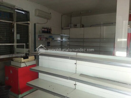 Retail in Cáceres, Cáceres to rent - Building Photo - Image 3 of 7