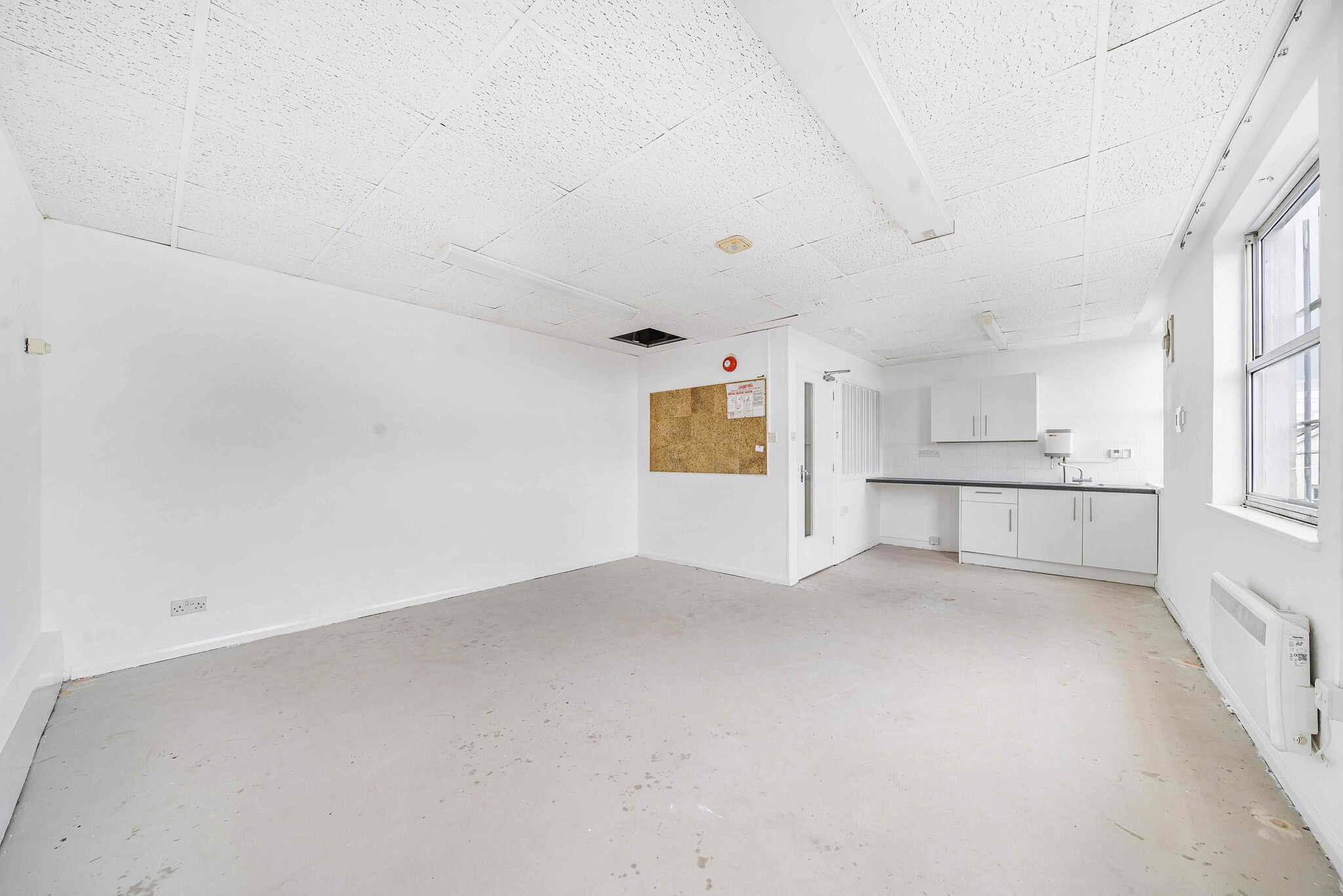 13-13A Bank St, Newquay to rent Building Photo- Image 1 of 4