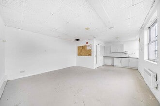 13-13A Bank St, Newquay to rent Building Photo- Image 1 of 4